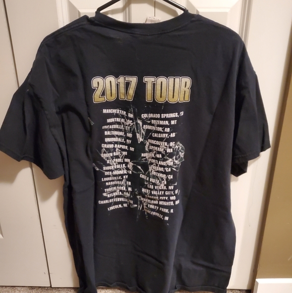 **SOLD** Def Leppard and Poison 2017 Concert T-shirt - Picture 2 of 3